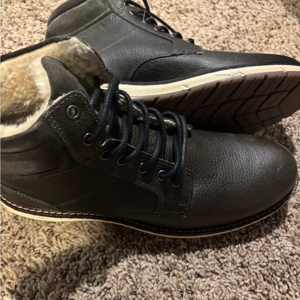 11.5 crown vintage full leather and fur winter boots, brand we never worn